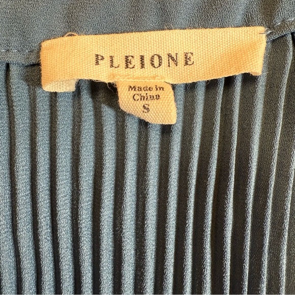 PLEIONE Pleated Tunic Top Blouse‎ Size Small Slate Blue Button Down Short Sleeve - Picture 6 of 12